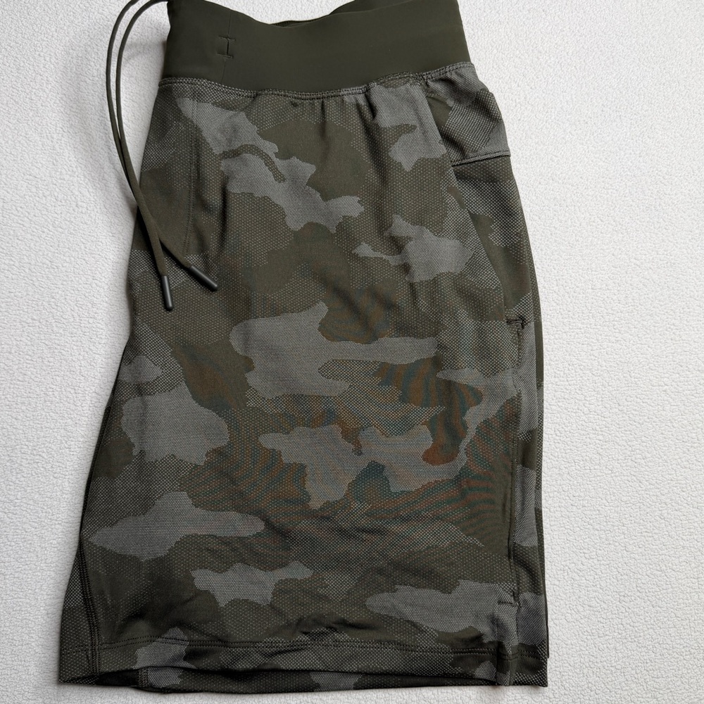 Lululemon T.H.E. Short 7" Mesh *Linerless •Variegated Mesh Camo Max Dark Olive - Picture 9 of 15